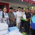 Jelang Hari Raya Idul Fitri 1445H/2024M, DPD Gerindra Sumut beserta seluruh jajaran pengurus bagikan paket sembako dan kue lebaran untuk masyarakat khusunya Kota Medan dan sekitarnya, MInggu (7/4/2024).
