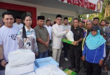 Jelang Hari Raya Idul Fitri 1445H/2024M, DPD Gerindra Sumut beserta seluruh jajaran pengurus bagikan paket sembako dan kue lebaran untuk masyarakat khusunya Kota Medan dan sekitarnya, MInggu (7/4/2024).