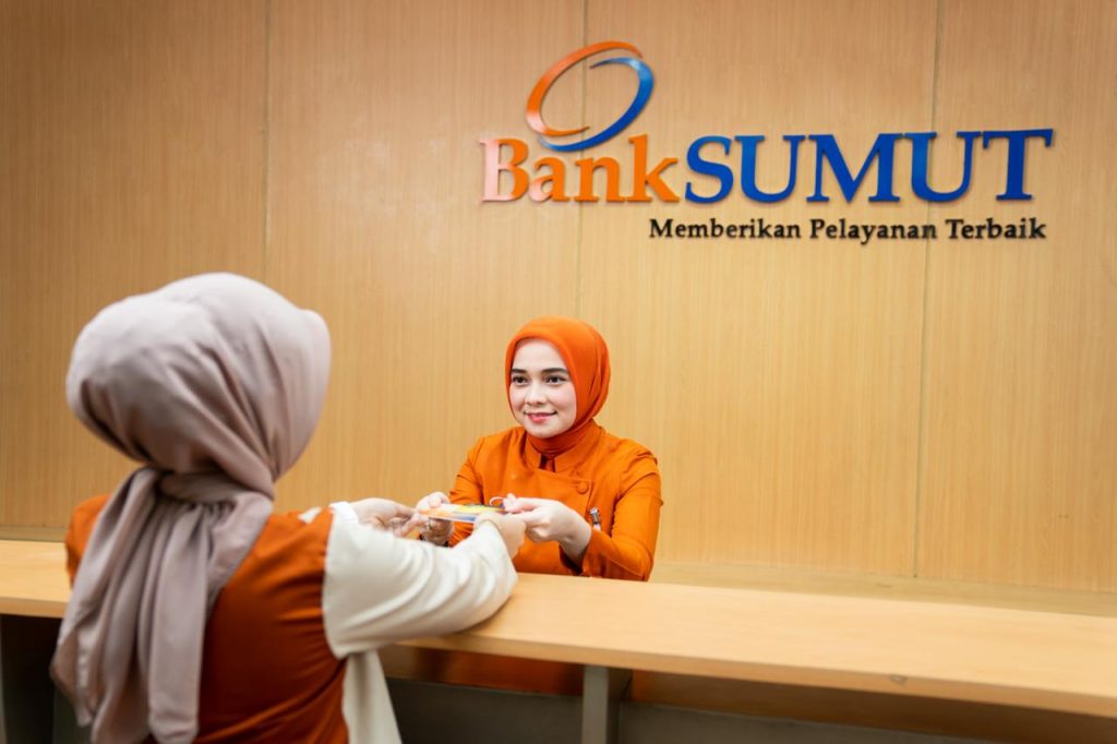 Bank Sumut meningkatkan persediaan uang tunai dalam rangka memenuhi kebutuhan masyarakat menjelang libur Idul fitri 1445 H. Adapun persediaan uang tunai yang disiapkan Bank Sumut mencapai Rp. 3,5 triliun.(HO/kaldera)