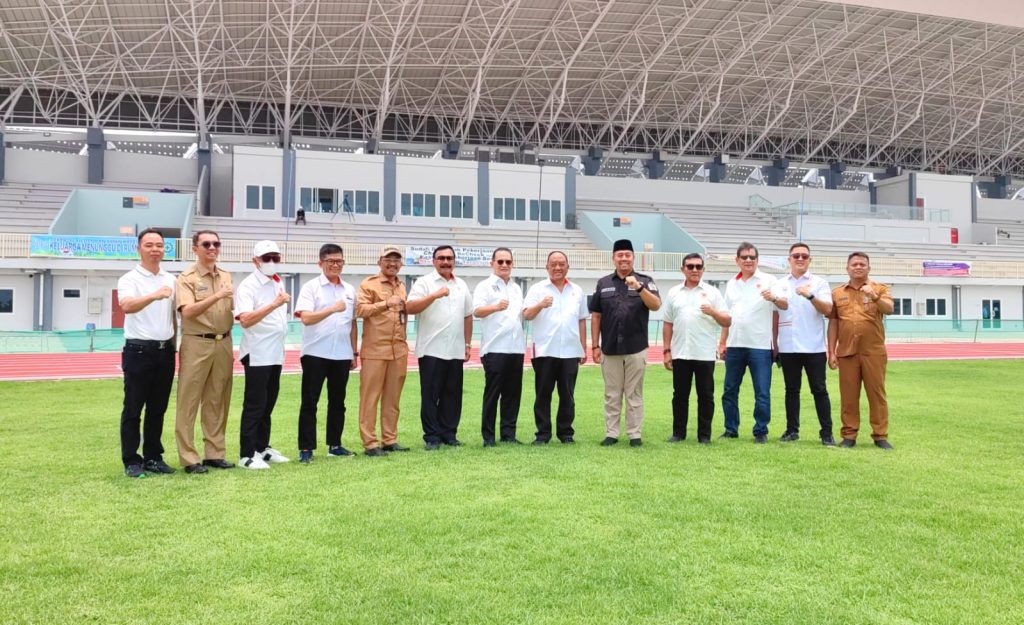 Ketua Umum Komite Olahraga Nasional Indonesia (KONI) Pusat, Letjen TNI Purn Marciano Norman, bersama jajaran pimpinan, melakukan tinjauan terhadap beberapa venue yang akan digunakan dalam Pekan Olahraga Nasional (PON) XXI Tahun 2024 di wilayah Sumatera Utara. (HO/kaldera)