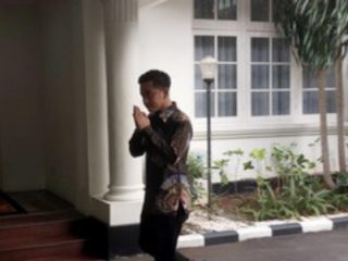 Wakil presiden terpilih, Gibran Rakabuming Raka menyambangi Wakil Presiden Ma'ruf Amin di Rumah Dinas Wapres, Jalan Diponegoro, Menteng, Jakarta Pusat, Rabu (24/4) sore.