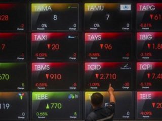 Indeks Harga Saham Gabungan (IHSG) ditutup di level 7.155 pada Kamis (25/4) sore. Indeks saham melemah 19,23 poin atau minus 0,27 persen dari perdagangan sebelumnya.