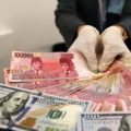 Dunia keuangan Indonesia seolah sedang dihantui oleh merosotnya nilai tukar Rupiah terhadap Dolar Amerika Serikat (AS).