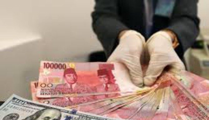 Rupiah terdepresiasi terhadap dolar Amerika Serikat (AS) pasca kejutan Bank Indonesia (BI) disampaikan perihal suku bunga yang di luar ekspektasi pasar.