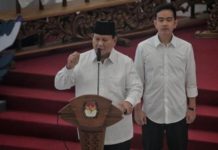 Prabowo Subianto memberikan pidato pertamanya usai ditetapkan sebagai presiden terpilih di Pilpres 2024 oleh Komisi Pemilihan Umum (KPU), Rabu (24/4).