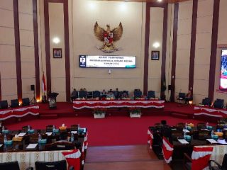 Anggota DPRD Medan menggelar sidang paripurna pembukaan masa sidang kedua tahun 2024 di Gedung DPRD, Kamis (2/5/2024). Anggota dewan memprioritaskan perubahan atas Perda Kota Medan No6/2015 tentang pengelolaan persampahan.