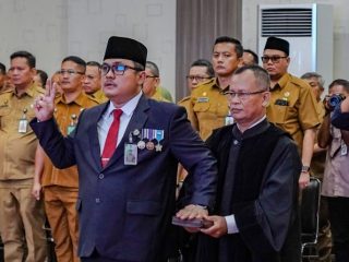 Topan Ginting saat dilantik menjadi Pj Sekda Kota Medan