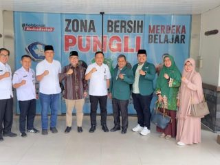Dinas Pendidikan Kota Medan dan PD Al Washliyah Kota Medan memiliki visi yang sama yakni menciptakan pendidikan Kota Medan berkualitas tinggi dengan program unggulan dan berskala internasional.