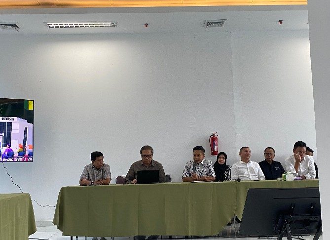 Terkait kenaikan Uang kuliah Tunggal (UKT) yang diberlakukan bagi mahasiswa baru 2024 USU perwakilan mahasiswa Universitas Sumatera Utara (USU) melakukan Dialog langsung kepada Rektor USU di Gedung Digital Learning Center Rabu,(15/05/24).