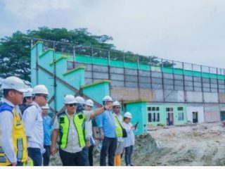Penjabat Sekretaris Daerah Kota Medan Topan Obaja Putra Ginting memastikan revitalisasi markas PSMS Stadion Teladan Medan yang dibangun pada 1952 berjalan lancar sesuai rencana.