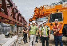 Pemerintah Kota Medan, Sumatera Utara, meminta pengerjaan proyek jalan layang di depan Stasiun Kereta Api Kota Medan selesai dan bisa dilalui pada Agustus 2024.