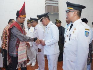 Walikota Medan, Bobby Nasution melantik dan mengambil sumpah janji sebanyak 129 pejabat manajerial dan fungsional di lingkungan Pemko Medan, Jumat (31/5/2024).
