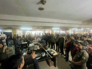 Kontrak Pengelolaan Pasar Petisah II yang diberikan kepada PT Gunung Karya Kencana Sentosa (GKKS) berakhir. Kini pasar tersebut dikelola langsung PUD Pasar.