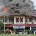 Lantai II Kantor Camat Medan Area, Jalan Rahmadsyah No2, Kelurahan Kota Matsum, Kecamatan Medan Area terbakar. Kejadian tersebut terjadi sekitar Pukul 13.19 Wib, Sabtu (15/2024).