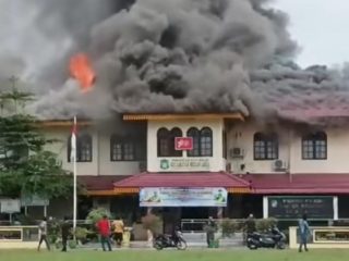 Lantai II Kantor Camat Medan Area Terbakar, Tidak Ada Korban