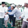 Walikota Medan, Bobby Nasution melakukan Shalat Idul Adha di Lapangan Komplek Taman Setia Budi Indah (Tasbih), Senin (17/6/2024).