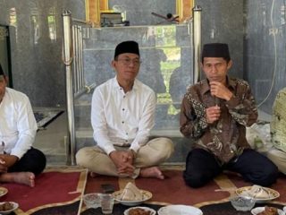 Masyarakat Desa Sijungkang, Kecamatan Angkola Timur, Kabupaten Tapanuli Selatan, sangat gembira dan antusias menyambut kehadiran anggota DPR RI, H. Gus Irawan Pasaribu, SE, Ak, MM, CA, yang berkurban di desa mereka, Selasa (18/6/2024).