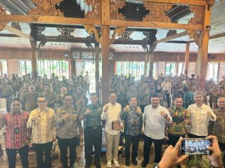Untuk cegah para Kepala Desa (Kades) tersandung kasus hukum, anggota Komisi XI DPR RI, H Gus Irawan Pasaribu, SE, Ak, MM, CA, menggelar sosialisasi terkait pengelolaan dana Desa (DD) yang baik di Kabupaten Tapanuli Selatan (Tapsel), Jumat (21/06/2024) pagi.
