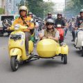 Walikota Medan, Bobby Nasution bersama seribuan scooterist dari Pulau Sumatera mengelilingi kawasan pusat Kota Medan, Sabtu (20/7/2024).