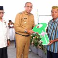 Pemerintah Kabupaten Langkat terus bergerak menuntaskan rumah tidak layak huni. Terakhir, enam rumah tidak layal huni di Kecamatan Pematang Jaya selesai direvitalisasi dan diserahkan langsung Pj Bupati Langkat, Faisal Hasrimy kepada pemiliknya masing - masing, kemarin.