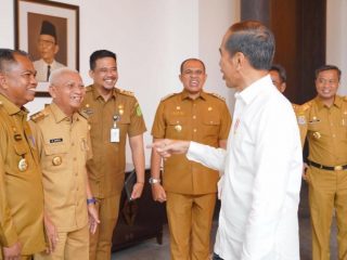 Pj Bupati Langkat, Faisal Hasrimy, menghadiri rapat penting Presiden Joko Widodo di Istana Garuda, Ibu Kota Nusantara (IKN), Kalimantan Timur, Selasa (13/08/2024).
