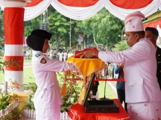 Pj Bupati Langkat, Faisal Hasrimy bertindak sebagai inspektur upacara peringatan HUT Kemerdekaan RI ke-79 di Alunalun T Amir Hamzah, Stabat, Langkat, Sabtu (17/8/2024).