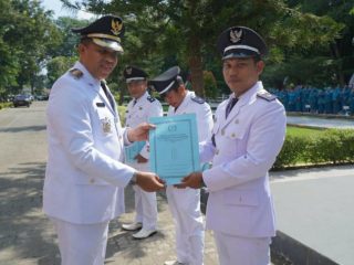 Pj Bupati Langkat, Faisal Hasrimy memperpanjang massa jabatan 163 kepala desa se Kabupaten Langkat di Kantor Bupati Langkat, kemarin.
