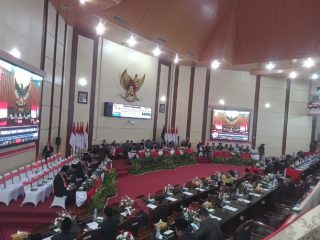 Sidang paripurna DPRD Medan terkait R APBD 2025 di Gedung DPRD Medan, Senin (19/8/2024).
