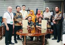 Wakil Dekan FITK UINSU Dr. Muhammad Dalimunte (duduk depan kiri) menandatangani MoU dengan Central Luzon Stare University. (HO/kaldera)