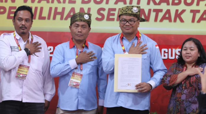 Pasangan dr Asri Ludin Tambunan-Lom Lom Suwondo (Aci-Lom Lom) mendaftar ke KPU Deli Serdang sebagai calon bupati dan calon wakil bupati di Pilkada 2024, Rabu (28/8/2024).