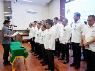 Walikota Medan, Bobby Nasution melantik pengurus Lembaga Kerjasama Tripartit dan Dewan Pengupahan Kota Medan Periode 2024-2027 di Balai Kota, Rabu (11/9/2024).
