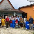 Tim PKM-DRTPM Unimed yang diketuai Nina Novira, Ph.D menggelar pelatihan pembuatan pupuk organik menggunakan komposter di Desa Bandar Rakyat Kecamatan Bandar Kabupaten Simalungun, Senin (16/09/2024).