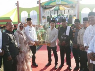 Kafilah PT LINK berhasil keluar sebagai juara umum MTQ ke-57 tingkat Kabupaten Langkat yang berlangsung di Lapangan Sepak Bola Batalyon Infanteri 8 Marinir Harimau Putih, Kecamatan Sei Lepan, Langkat, kemarin.