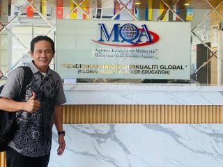 Maslathif Dwi Purnomo, Ph.D, berfoto di Lobi MQA, Malaysia. FITK UINSU dipastikan dapat menerima mahasiswa asing asal Malaysia.(HO/kaldera)
