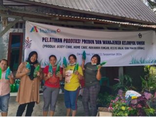 PT Indonesia Asahan Aluminium atau INALUM melalui Program TJSL menggelar pelatihan Produk UMKM di Desa Meat berkolaborasi bersama Perkumpulan Arta Jaya untuk menghasilkan produk-produk UMKM yang unggul dengan pemanfaatan potensi alam yang dimiliki oleh Desa Meat Sendiri.