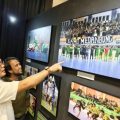 Plt Walikota Medan, Aulia Rachman mengunjungi pameran foto ajang Pekan Olahraga Nasional (PON) XXI Sumatera Utara yang digelar di Rivavark, Atrium Deli Park Medan, kemarin malam.