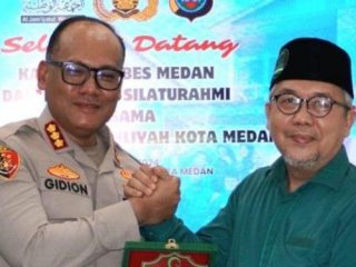 Ketua Pengurus Daerah (PD) Al Washliyah Kota Medan, H. Abdul Hafiz Harahap dan Kapolrestabes Medan, Kombes Pol. Gidion Arif Setiawan