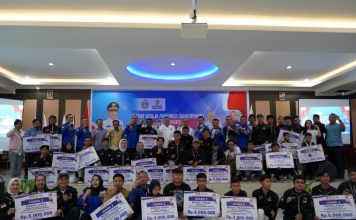 Ketua Umum KORMI Nasional, Hayono Isman dan Ketua KORMI Sumut, Baharuddin Siagian dan Kadispora Sumut Mahfullah Daulay berfoto bersama pegiat Inorga dalam Rapat Kerja Provinsi (Rakerprov) KORMI Sumut, di Singapore City Hotel, Batu Bara, Sabtu (16/11/2024