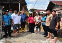 Penyebab banjir di Lingkungan 22 dan 23 Kelurahan Pekan Labuhan, Kecamatan Medan Labuhan , Medan disebabkan tidak adanya peninggian benteng Sungai Deli dilakukan.