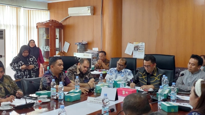 Anggota Komisi 4 DPRD Medan meminta Dinas Perumahan Kawasan Permukiman Cipta Karya dan Tata Ruang (PKPCKTR) Kota Medan mengevaluasi pengurusan persetujuan bangunan gedung (PBG), khusunya pengurangan biaya dan percepatan masa kepengurusan.