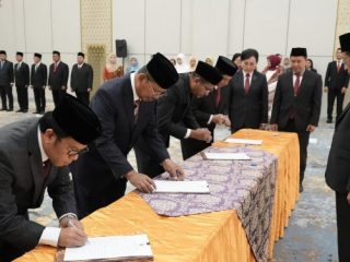 Menteri Agama Nasaruddin Umar hari ini, Rabu (22/01/2025), melantik Kamaruddin Amin sebagai Sekretaris Jenderal (Sekjen) Kementerian Agama. Bersamaan dengan itu, dilantik juga 11 pejabat Eselon I lainnya.