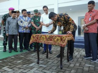 Walikota Medan Bobby Nasution meresmikan rumah perlindungan sosial yang berada di Jalan Turi II, Kecamatan Medan Tuntungan, Kamis (2/1/2025).
