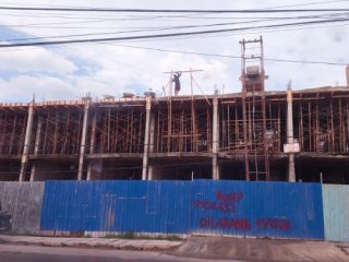 Bangunan rumah toko (ruko) yang terletak di Jalan STM Ujung/Suka Terang, Kelurahan Suka Maju, Kecamatan Medan Johor.