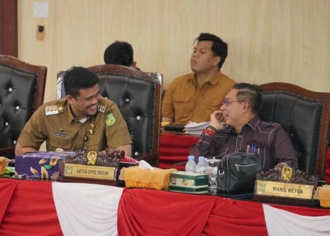 Walikota Medan Bobby Nasution meminta seluruh kepala perangkat daerah di lingkungan Pemko Medan benar-benar memperhatikan dan memberikan atensi yang lebih terhadap hasil reses anggota DPRD Kota Medan.