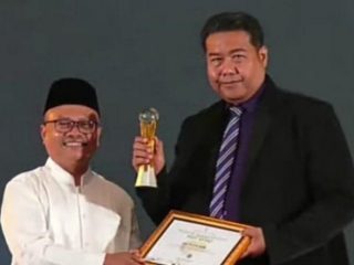 Wahdi Azmi meraih Public Service (Non-Government) Award dalam PDHI Awards 2025 yang digelar di Hotel Merlyn Park, Jakarta, Sabtu (11/1/2025) malam.