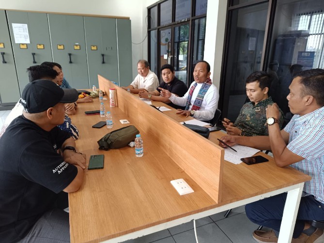 Sejumlah pegiat olahraga mendatangi Sekretariat KORMI Medan di Jalan Willem Iskandar untuk melaporkan dugaan pungutan liar (pungli) oleh oknum pengurus KORMI periode 2020-2024.