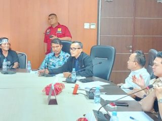 Rapat Dengar Pendapat (RDP) bersama pedagang dan Direksi PUD Pasar Kota Medan di ruang Banggar DPRD Medan, Senin (20/1/2025).
