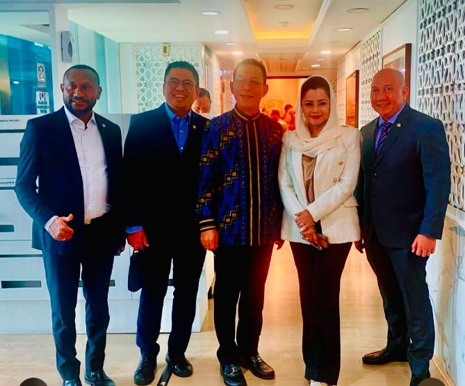 Gus Irawan Pasaribu, bupati Tapanuli Selatan terpilih, bertemu dengan sejumlah anggota DPR RI di ruang Fraksi Gerindra. Pertemuan tersebut juga seperti menjadi reuni bagi Gus Irawan karena dua periode dia berada di ruangan tersebut.