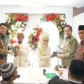 Bagi warga Medan, menggelar akad nikah bukan lagi hal yang membebani. Kini Pemko Medan telah menyediakan Balai Nikah Gratis beserta perlengkapan lainnya mulai dari pakaian pengantin hingga orang yang merekam momen bahagia tersebut.