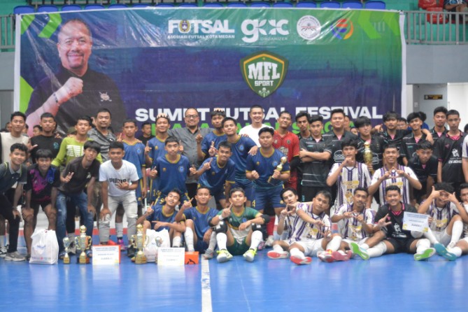 Tim Arumi dari Pematangsiantar menjuarai turnamen futsal kategori Umum piala Bahar Siagian setelah menaklukan Youngcrows di final lewat adu penalti